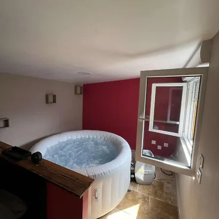 Petite Maison Avec Jacuzzi Et Jardin